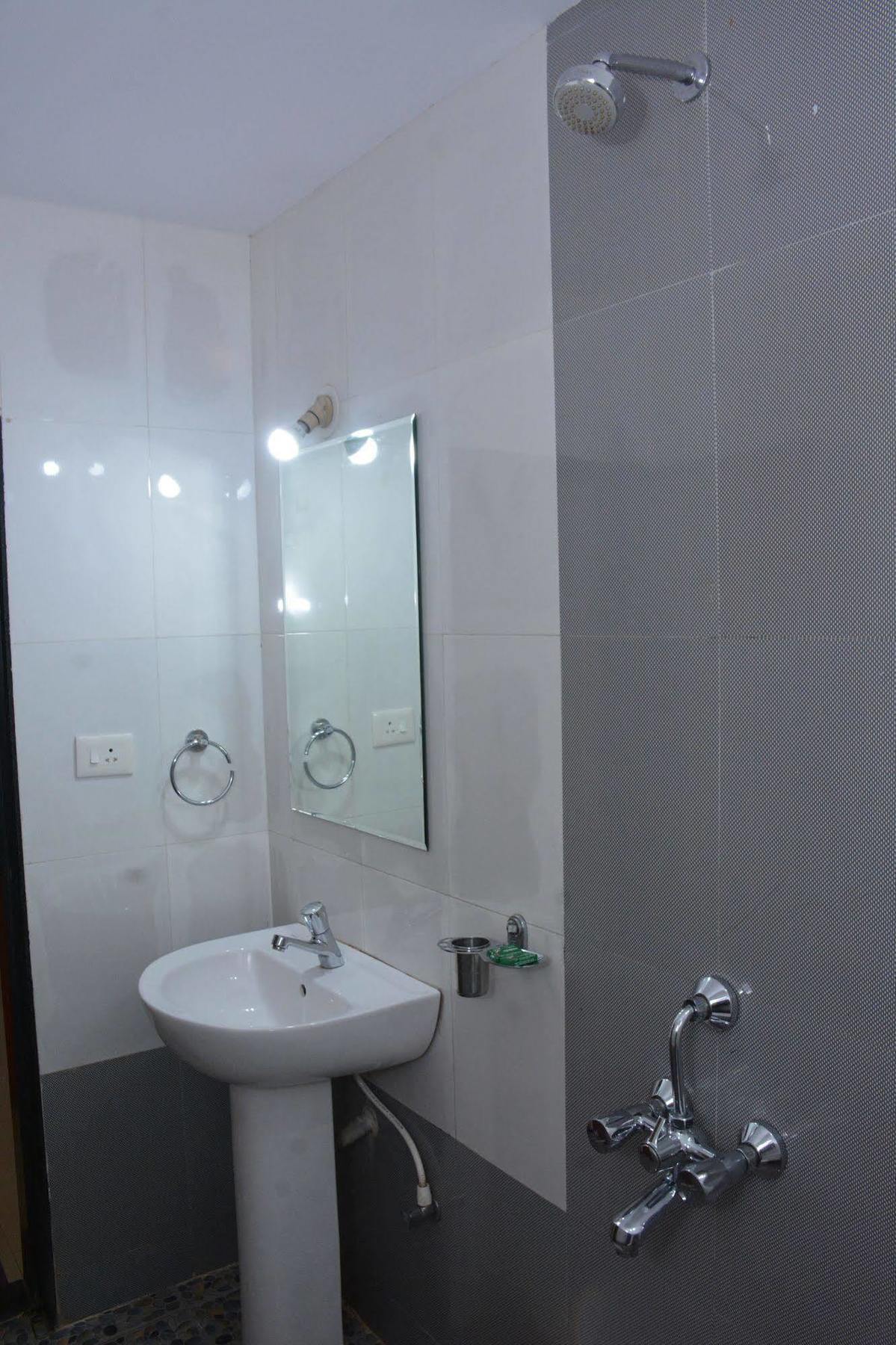 Rbr Suites Calangute Εξωτερικό φωτογραφία