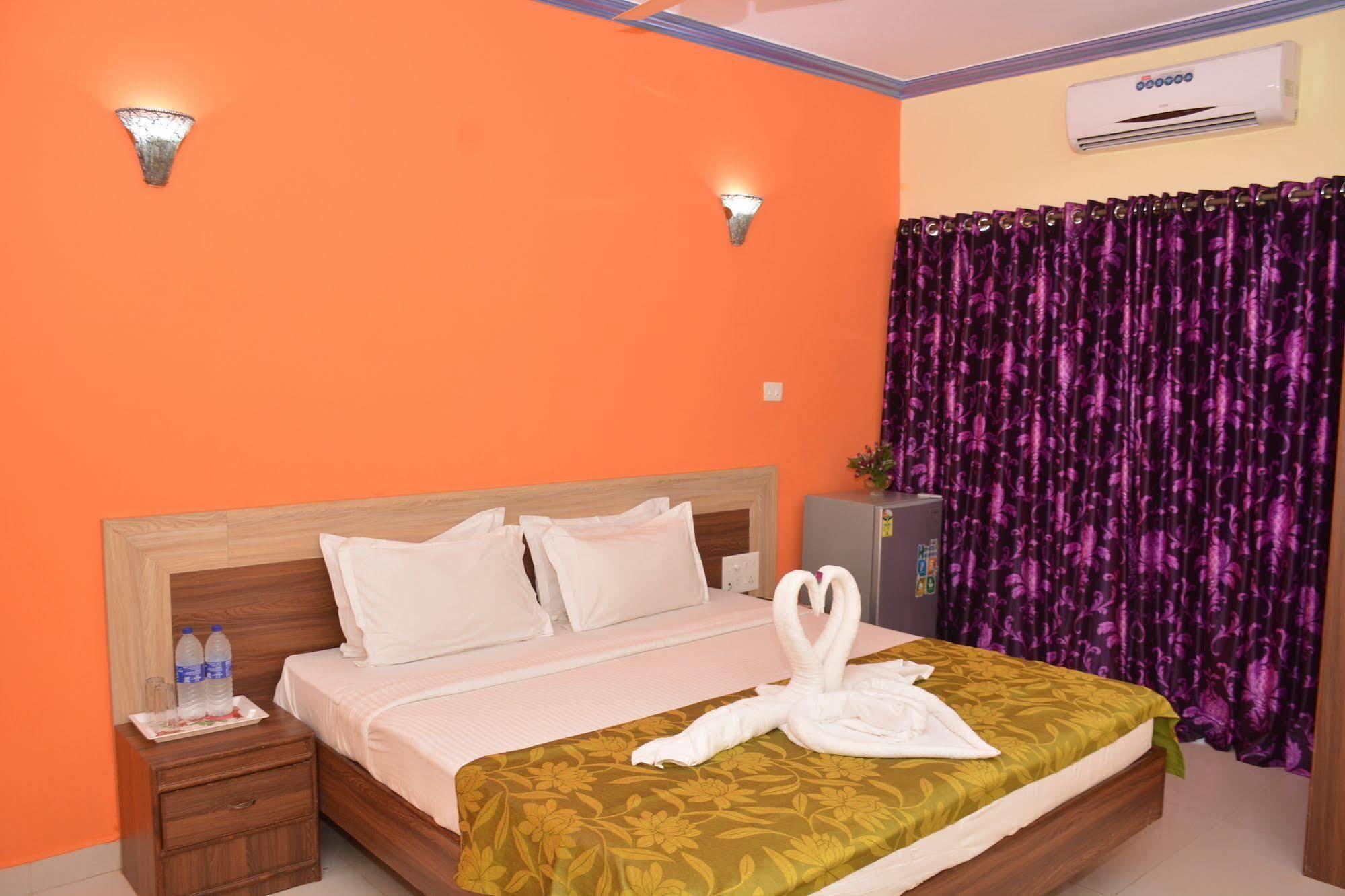 Rbr Suites Calangute Εξωτερικό φωτογραφία